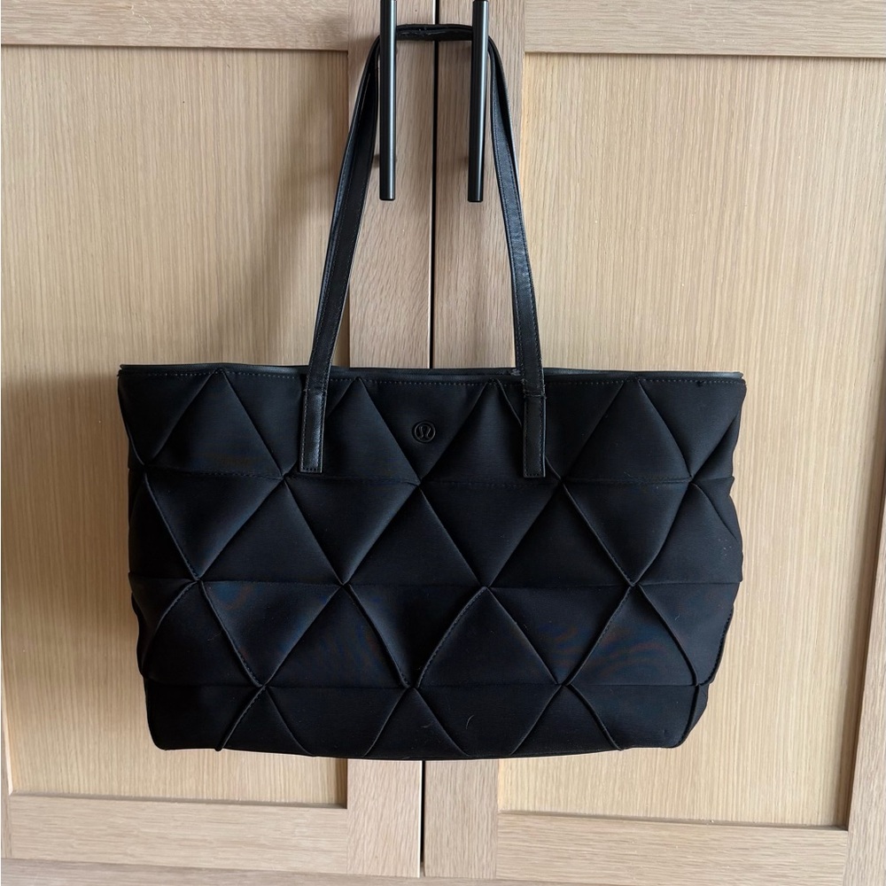 Lululemon Black Quilted Tote Bag (Damaged)